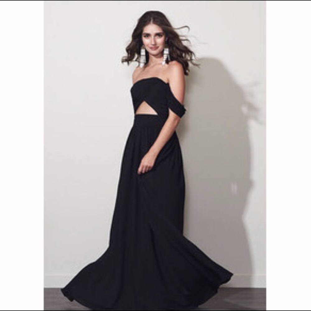Fame & Partners Long Black Prom Dress